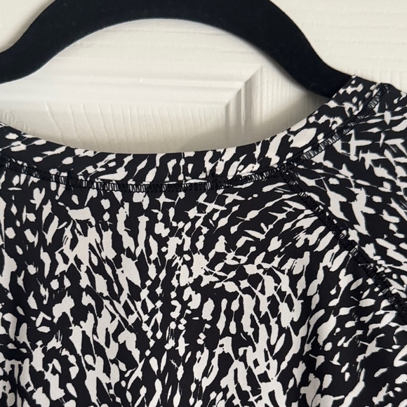 Athleta Patterned Short Sleeve Athletic Top M - Picture 10 of 16